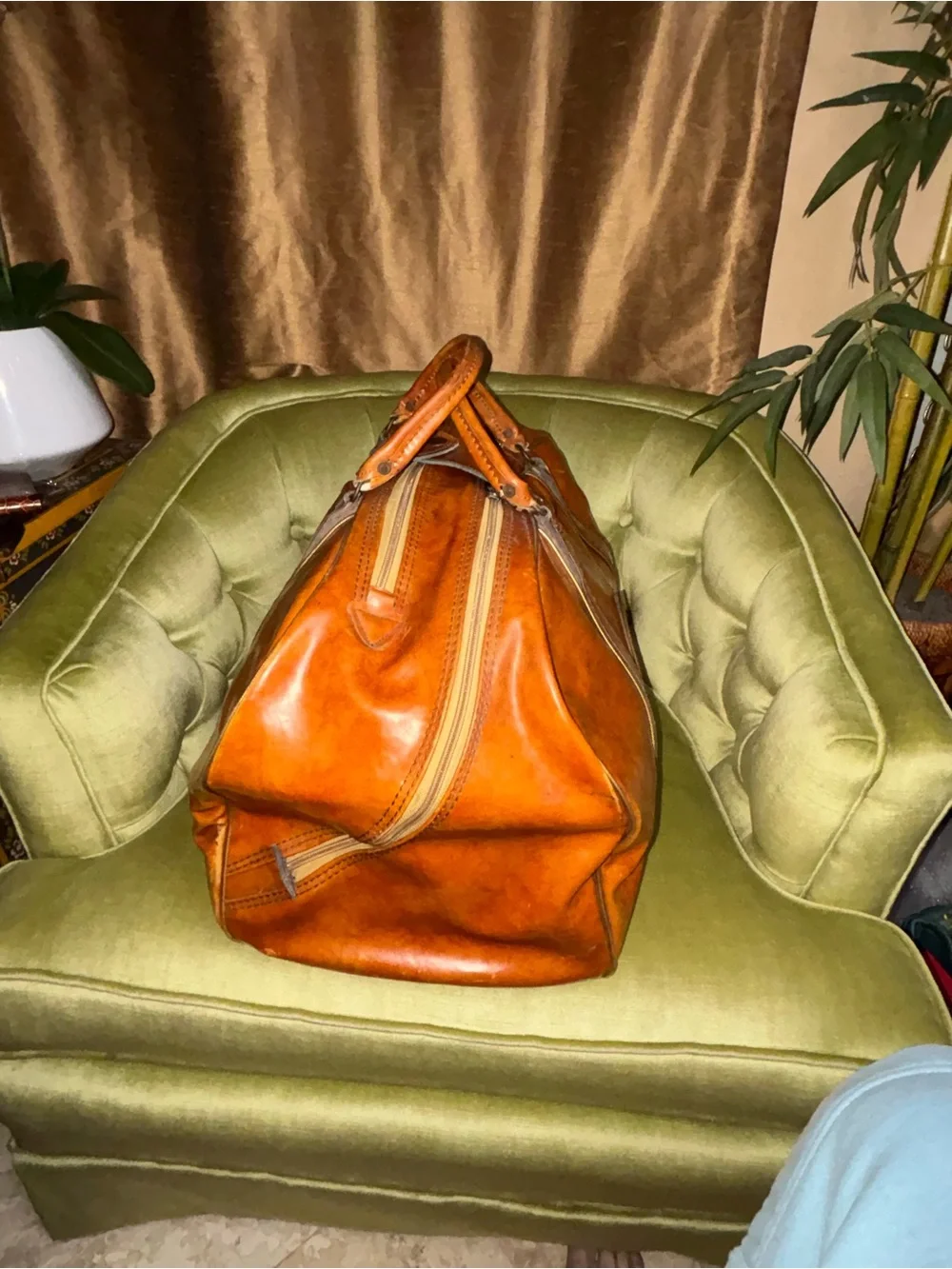 VTG Burton MFG Co 21” Leather Duffle Tote Bag w Hard Bottom Compartment